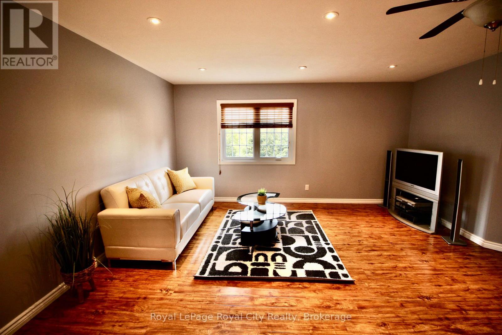 13 Elgin Street, Northern Bruce Peninsula, Ontario  N0H 2R0 - Photo 39 - X12089342