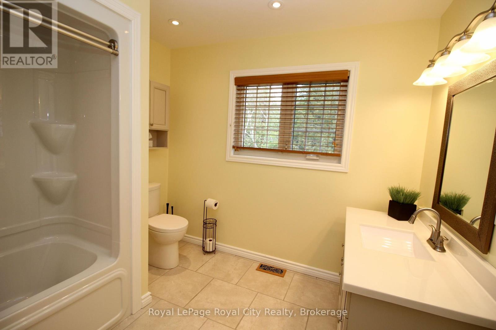 13 Elgin Street, Northern Bruce Peninsula, Ontario  N0H 2R0 - Photo 44 - X12089342