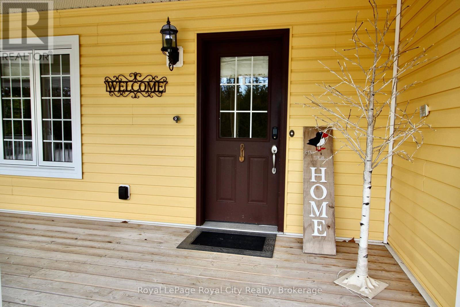 13 Elgin Street, Northern Bruce Peninsula, Ontario  N0H 2R0 - Photo 8 - X12089342