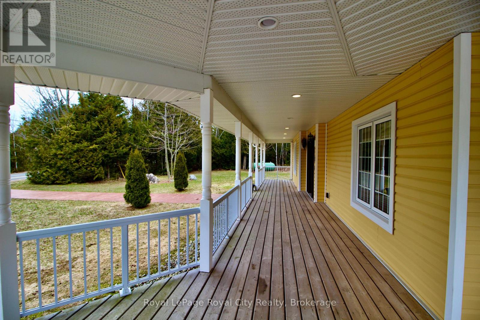 13 Elgin Street, Northern Bruce Peninsula, Ontario  N0H 2R0 - Photo 9 - X12089342