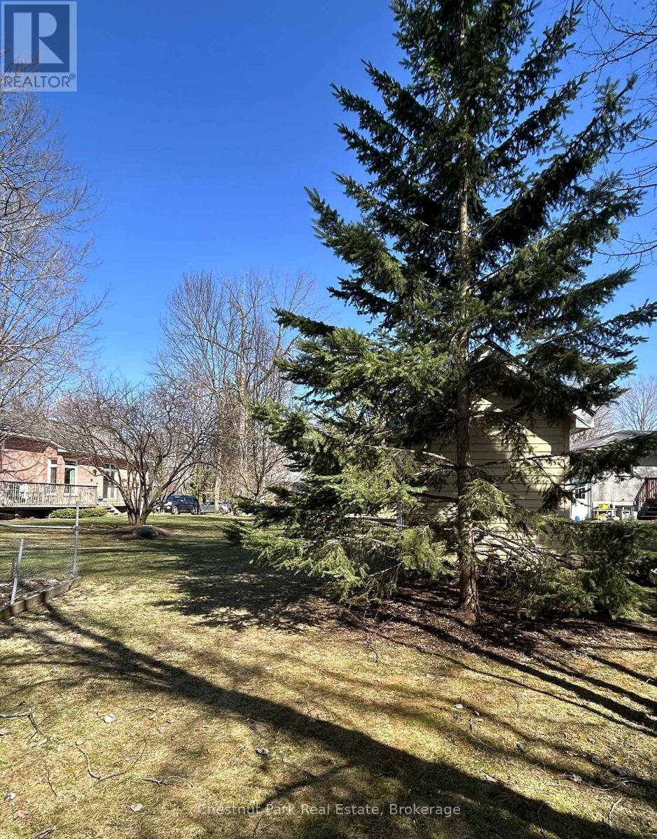 13 Pollard Drive, Meaford, Ontario  N4L 1A7 - Photo 9 - X12089736