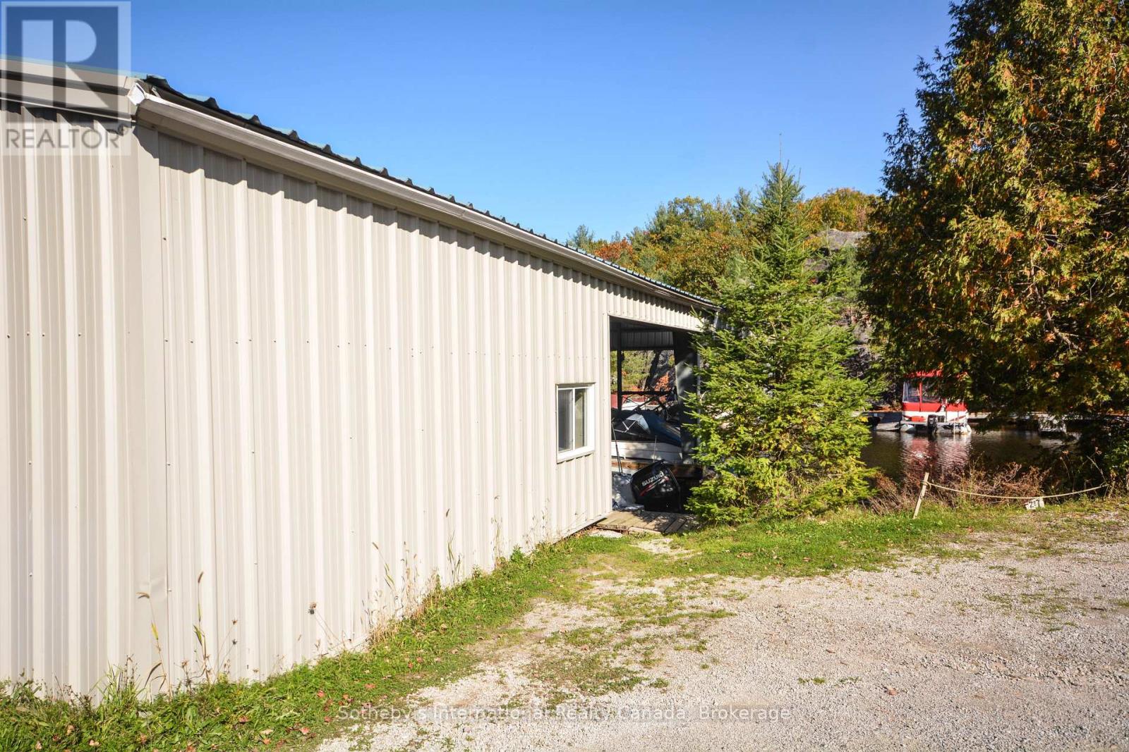 827 Go Home Lake Road, Georgian Bay, Ontario  P0C 1H0 - Photo 4 - X12093381