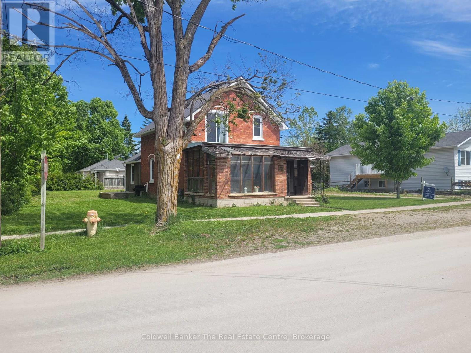 24 Elizabeth Street W, Clearview, Ontario  L0M 1G0 - Photo 1 - S12096248