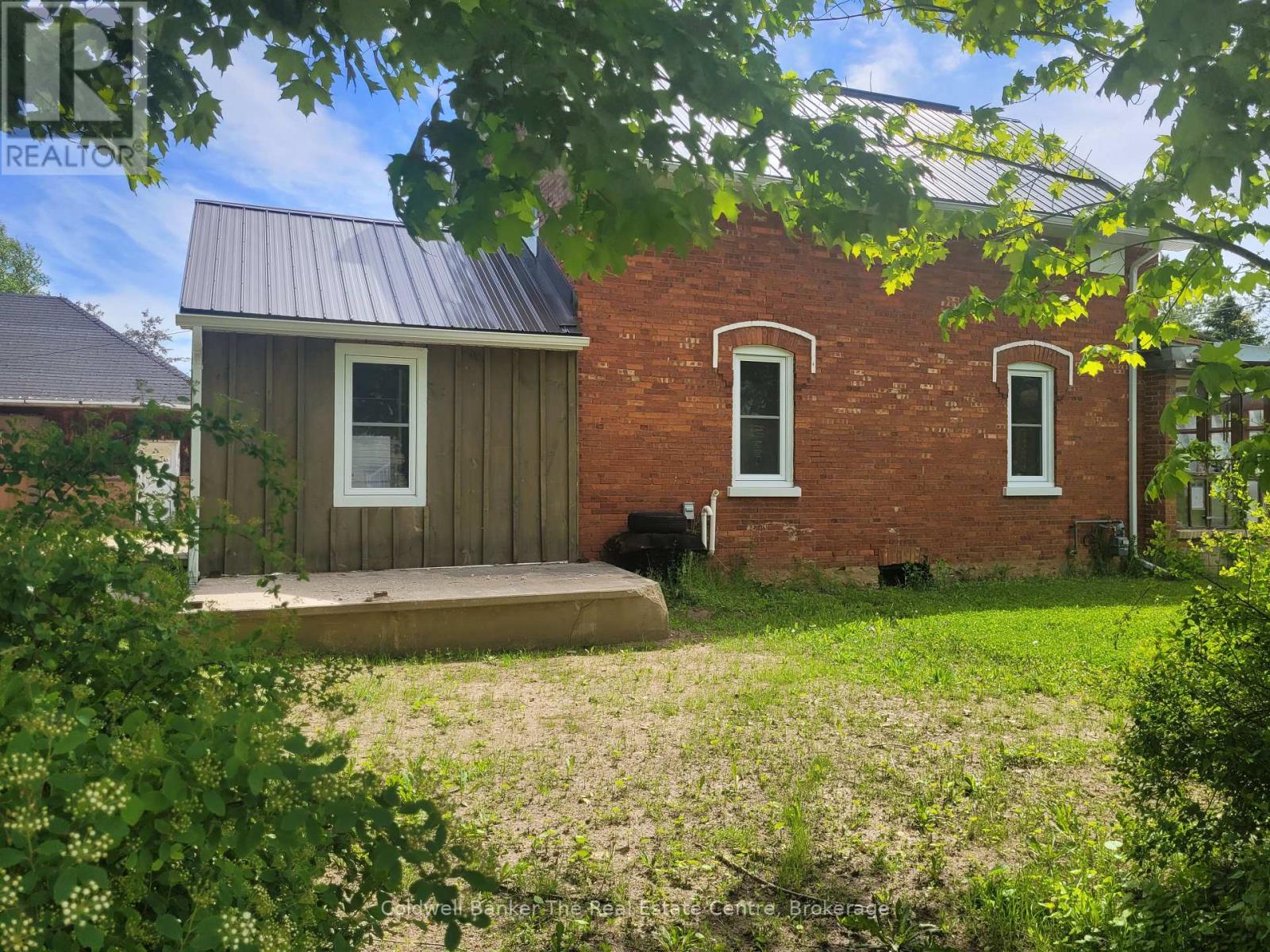 24 Elizabeth Street W, Clearview, Ontario  L0M 1G0 - Photo 3 - S12096248