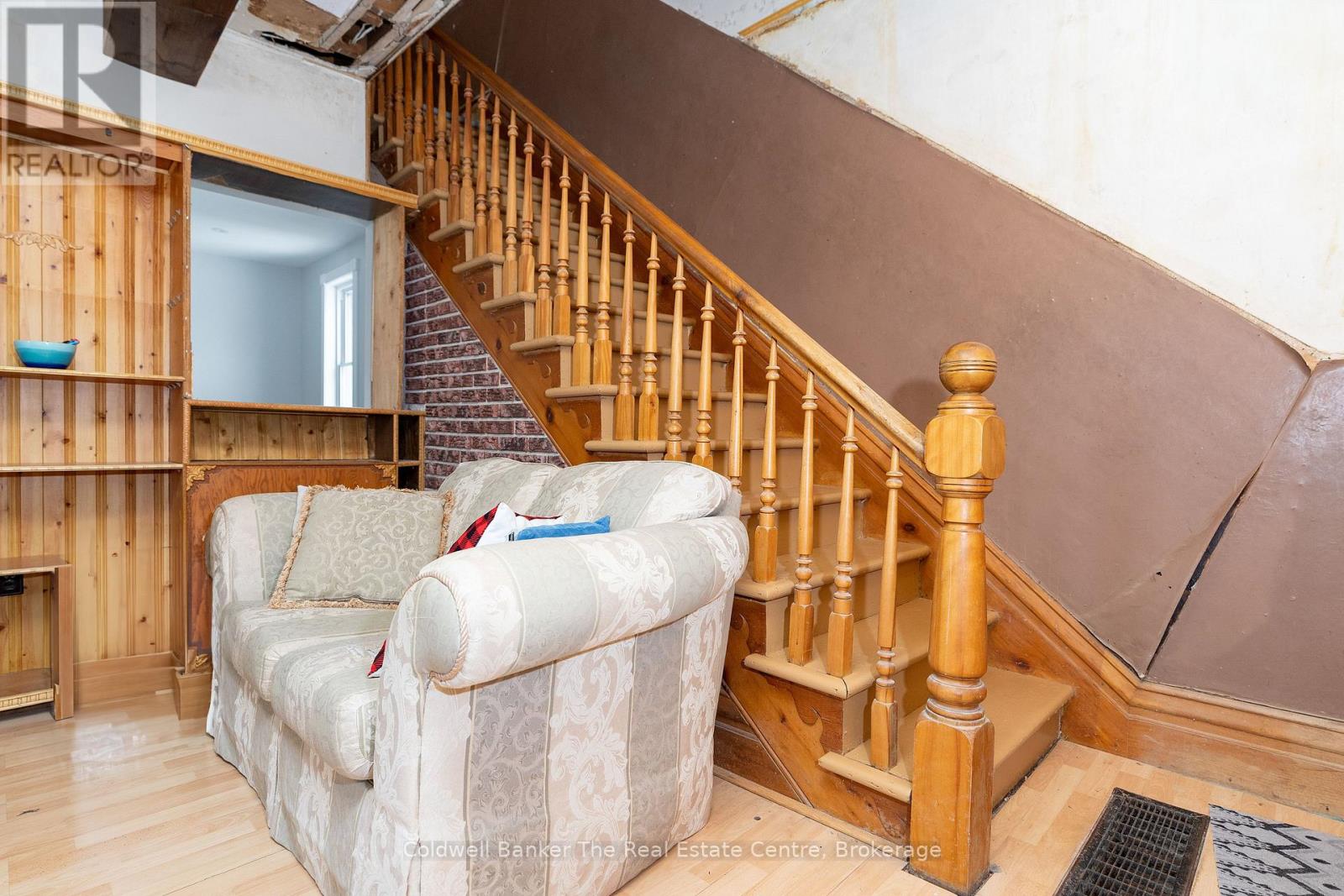 24 Elizabeth Street W, Clearview, Ontario  L0M 1G0 - Photo 9 - S12096248