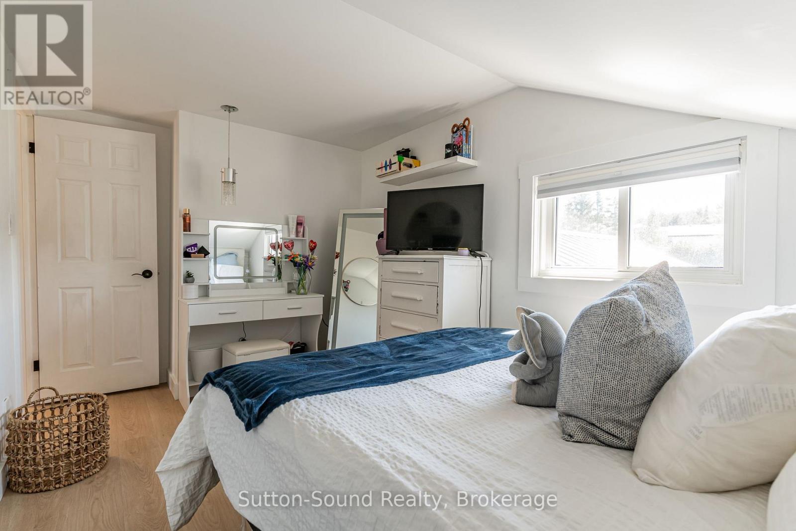 146 Sunset Boulevard, Georgian Bluffs, Ontario  N0H 2T0 - Photo 20 - X12097464