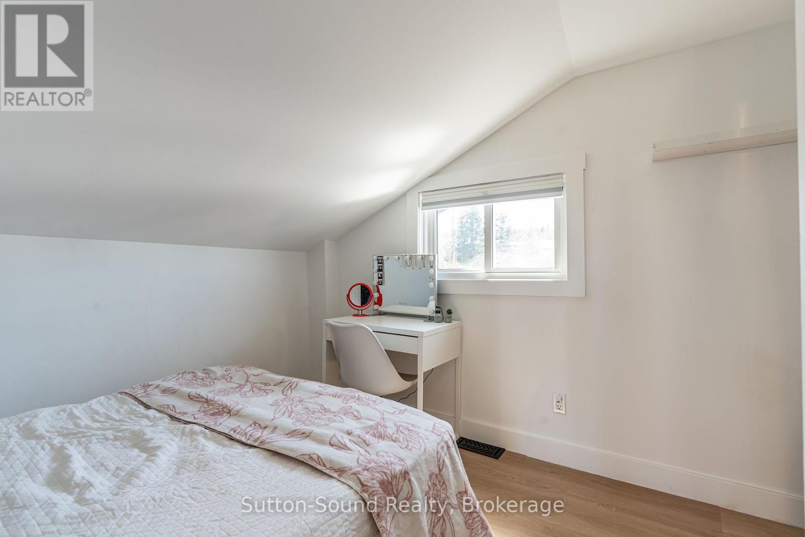 146 Sunset Boulevard, Georgian Bluffs, Ontario  N0H 2T0 - Photo 22 - X12097464
