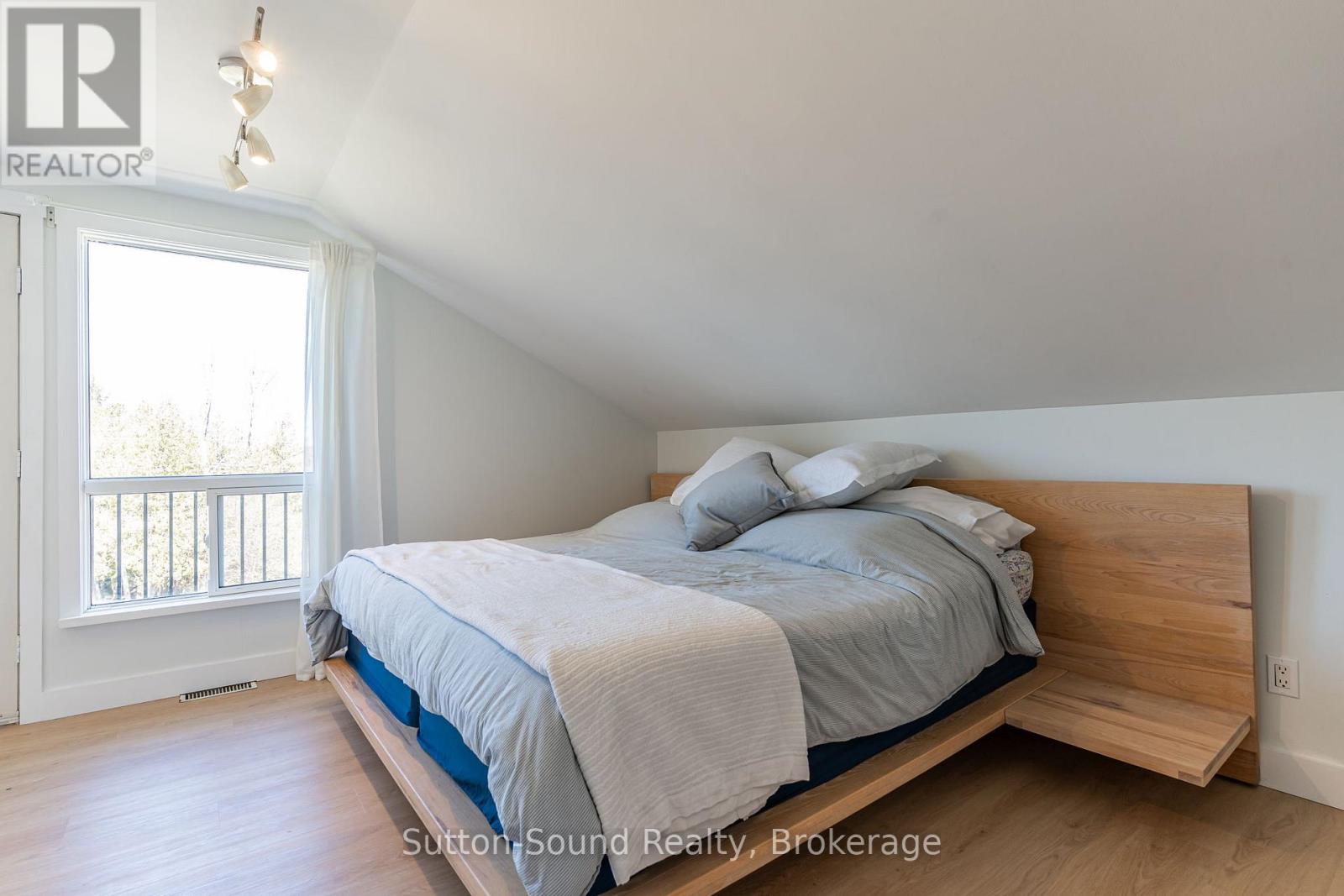 146 Sunset Boulevard, Georgian Bluffs, Ontario  N0H 2T0 - Photo 23 - X12097464
