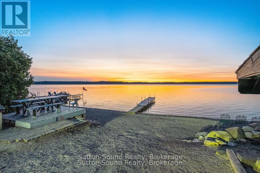 146 Sunset Boulevard, Georgian Bluffs, Ontario  N0H 2T0 - Photo 37 - X12097464