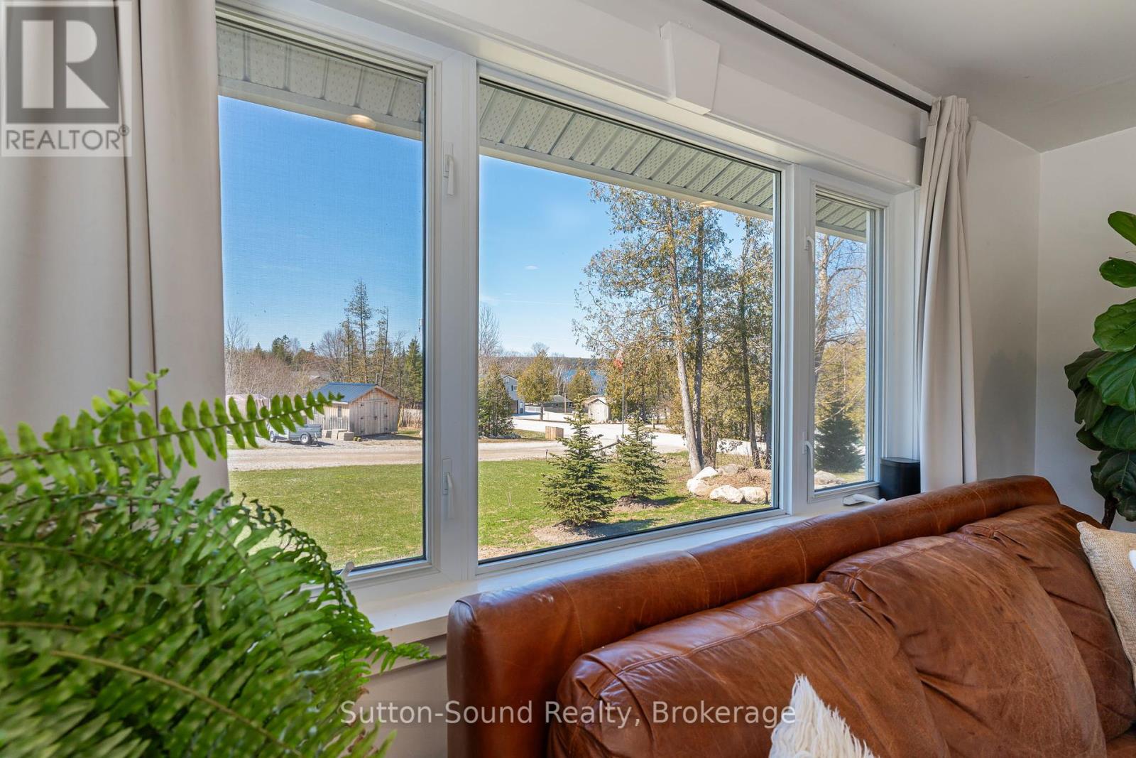 146 Sunset Boulevard, Georgian Bluffs, Ontario  N0H 2T0 - Photo 5 - X12097464