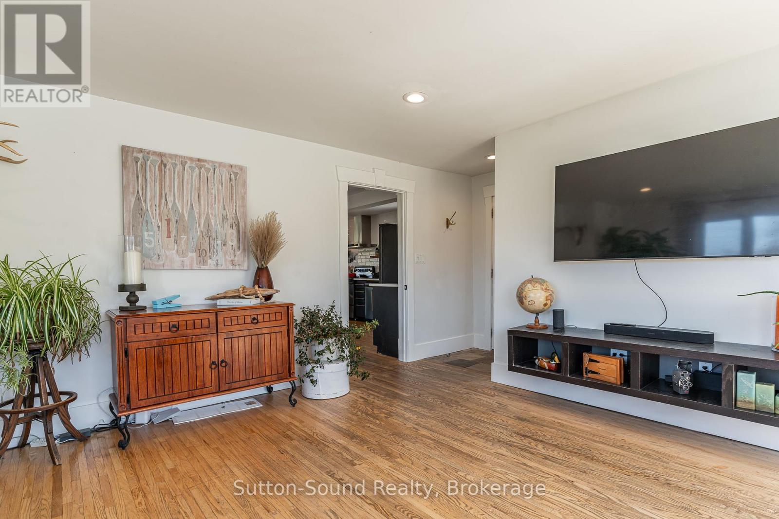 146 Sunset Boulevard, Georgian Bluffs, Ontario  N0H 2T0 - Photo 6 - X12097464