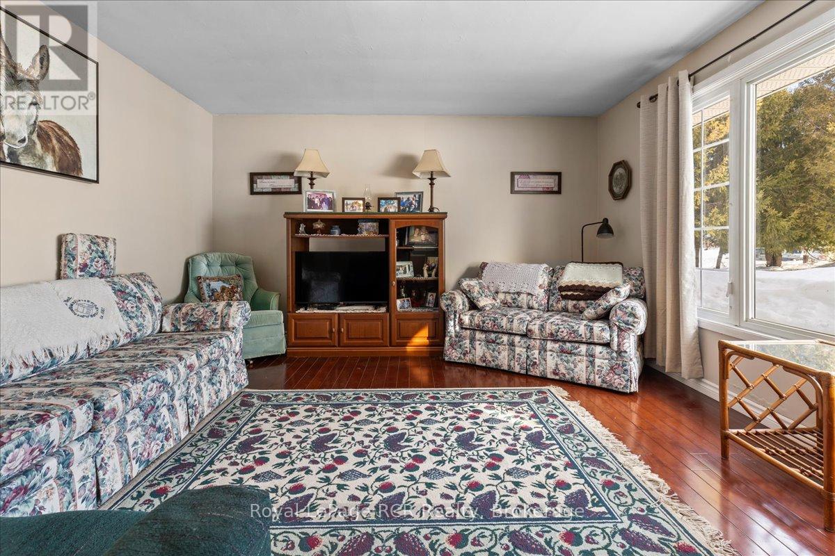 392158 Grey 109 Road, Southgate, Ontario  N0G 2A0 - Photo 9 - X12097544