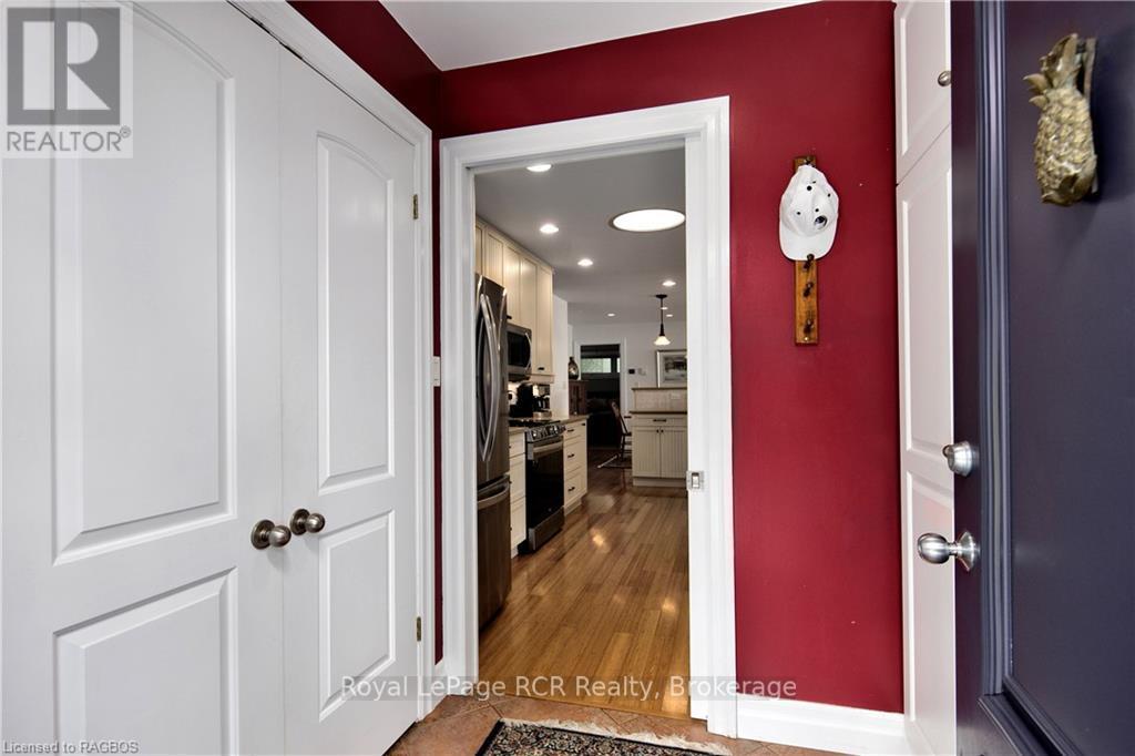 2 1st Avenue, South Bruce Peninsula, Ontario  N0H 2T0 - Photo 8 - X12097845