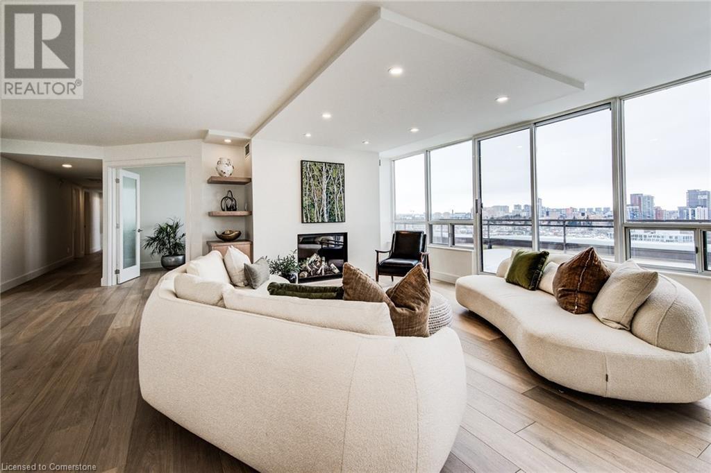 4 WILLOW Street Unit# 1601, Waterloo, Ontario