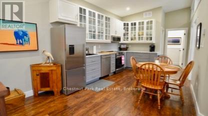 247 St Vincent Street, Meaford, Ontario  N4L 1C1 - Photo 9 - X12100550