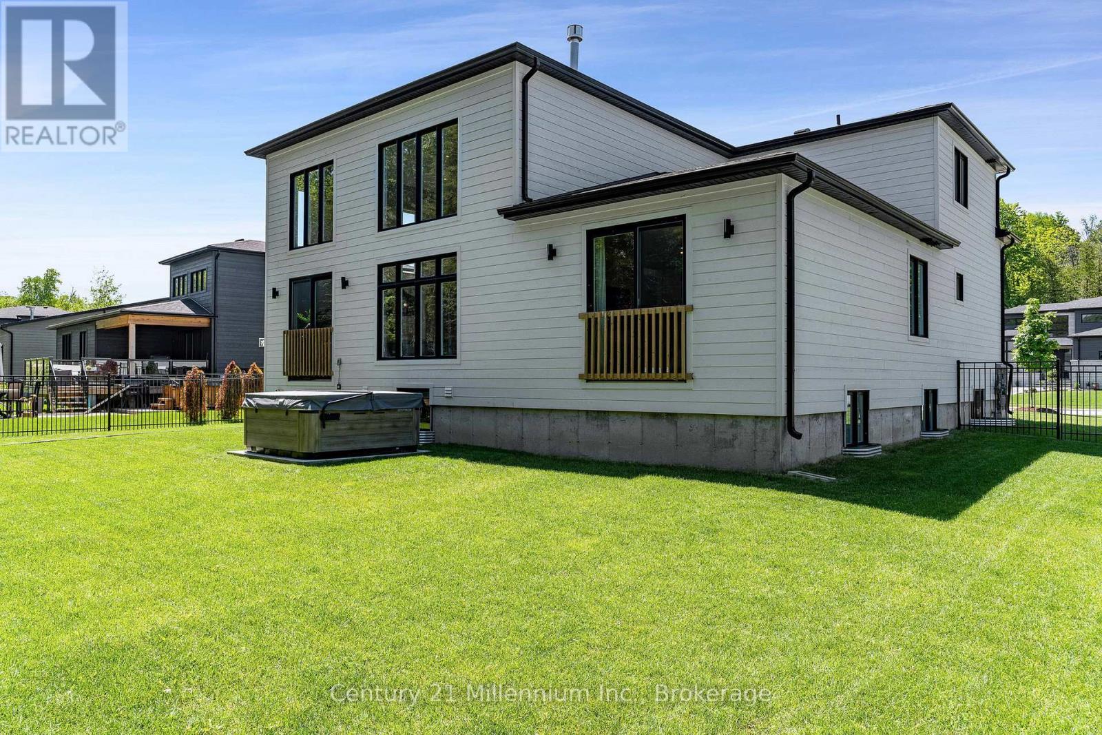 107 Tekiah Road, Blue Mountains, Ontario  N0H 1J0 - Photo 3 - X12100667