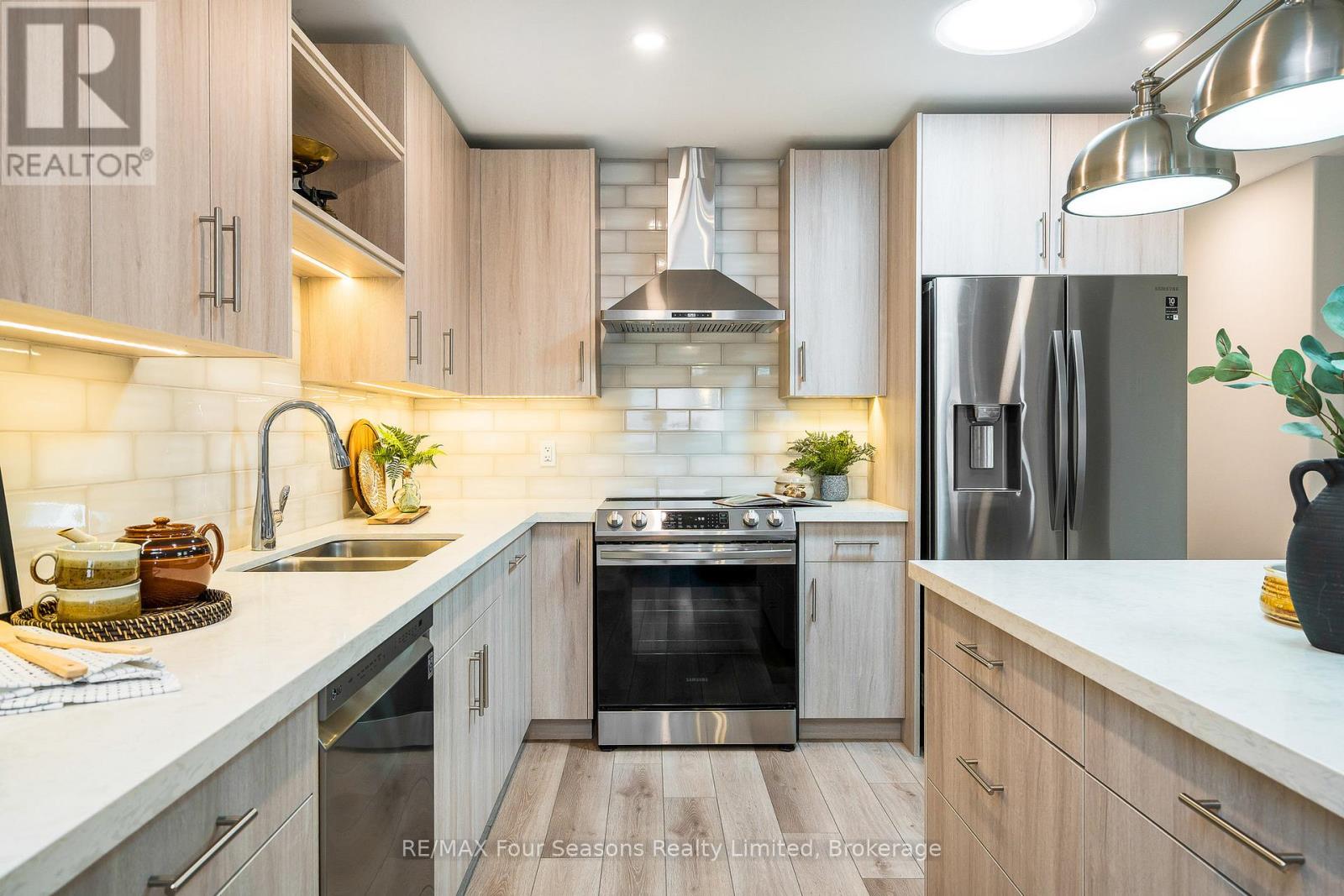 120 Warbler Way, Blue Mountains, Ontario  N0H 2P0 - Photo 19 - X12100698