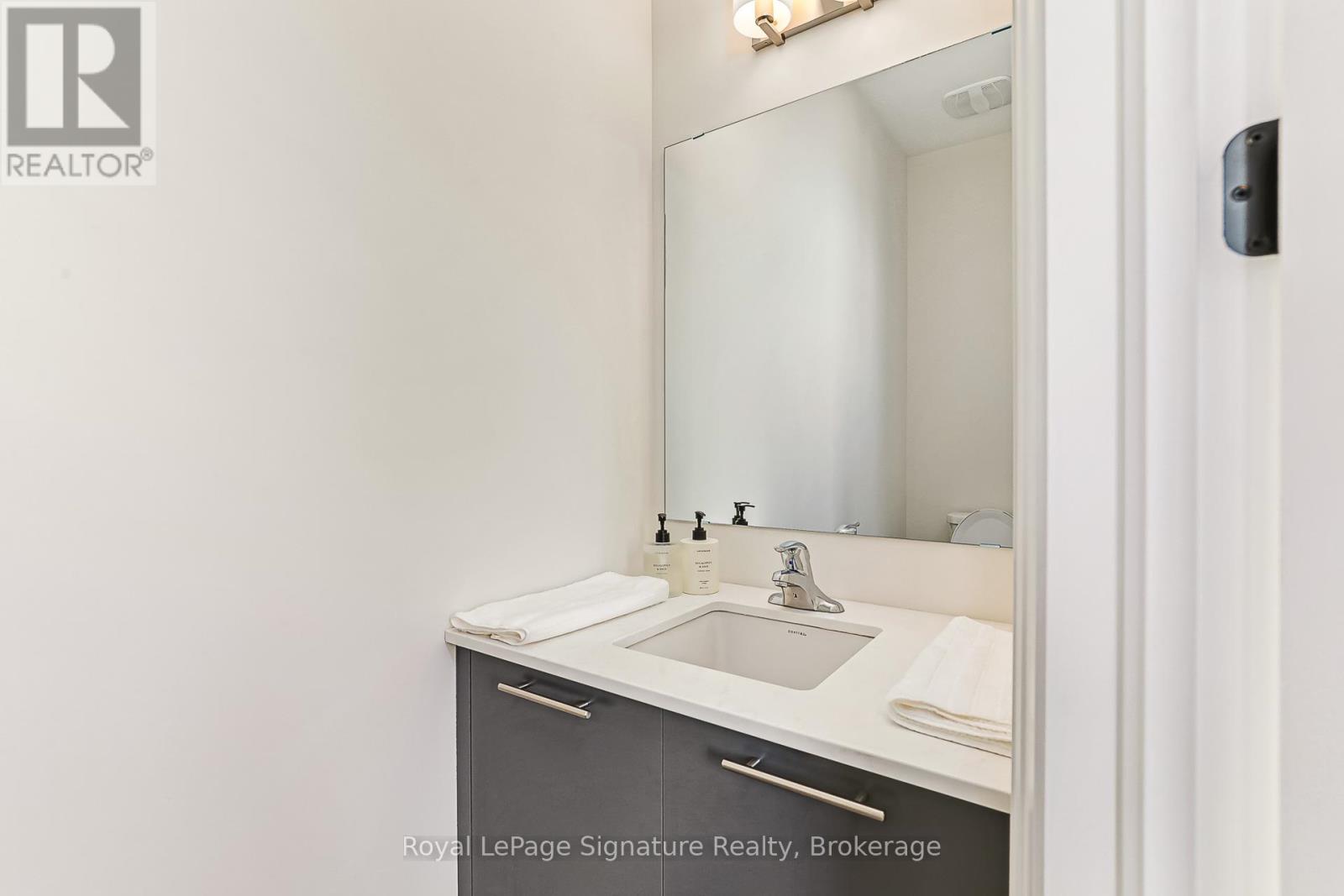 114 Clement Lane, Blue Mountains, Ontario  N0H 1J0 - Photo 11 - X12101259