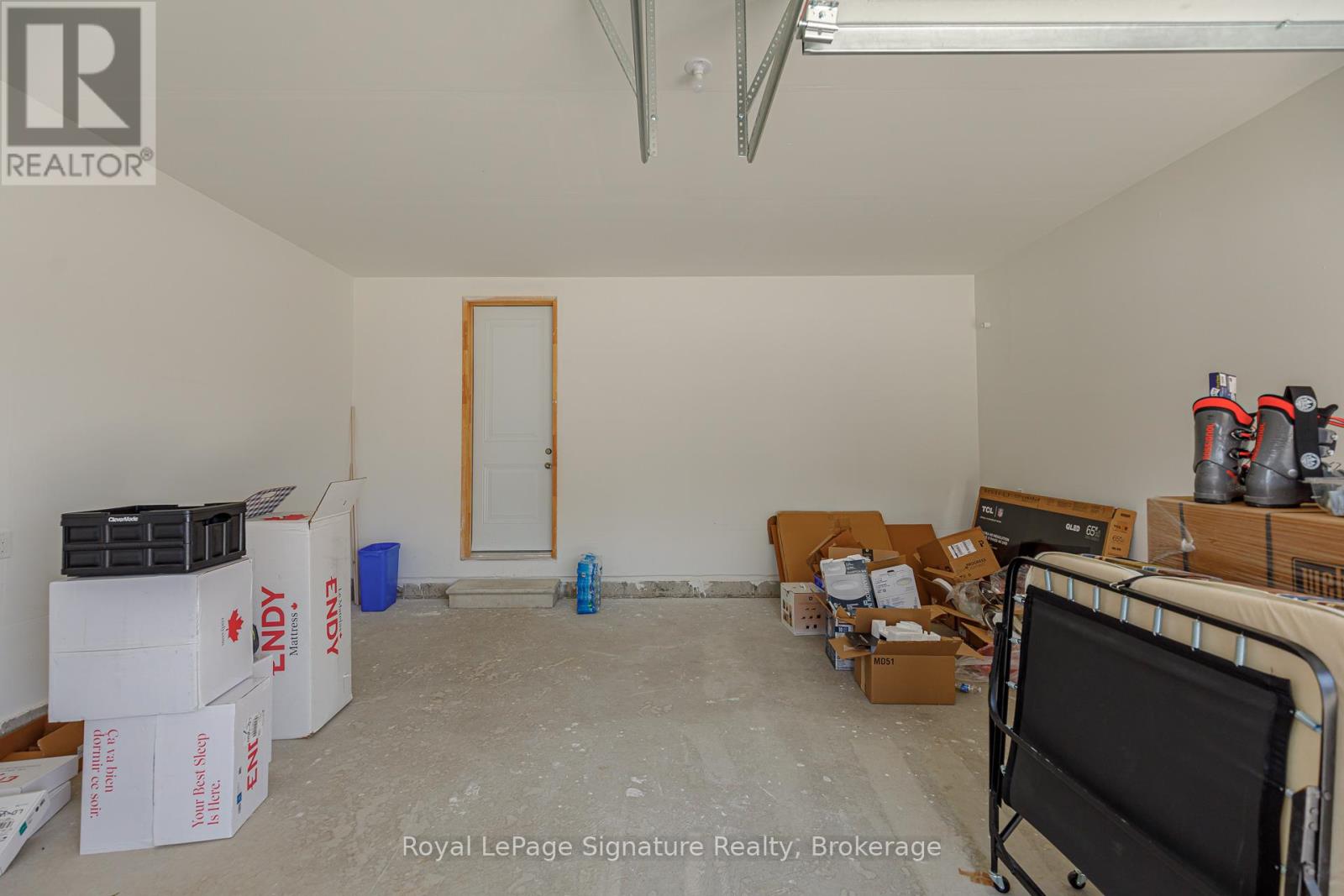 114 Clement Lane, Blue Mountains, Ontario  N0H 1J0 - Photo 32 - X12101259