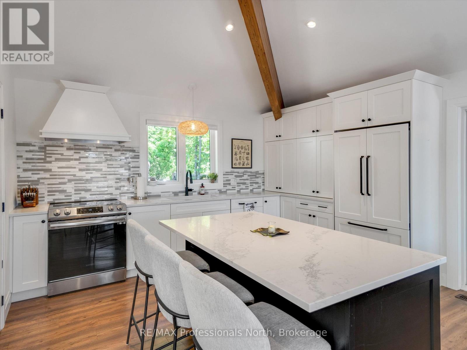1073 Watson Road, Lake Of Bays, Ontario  P0B 0A3 - Photo 10 - X12101372