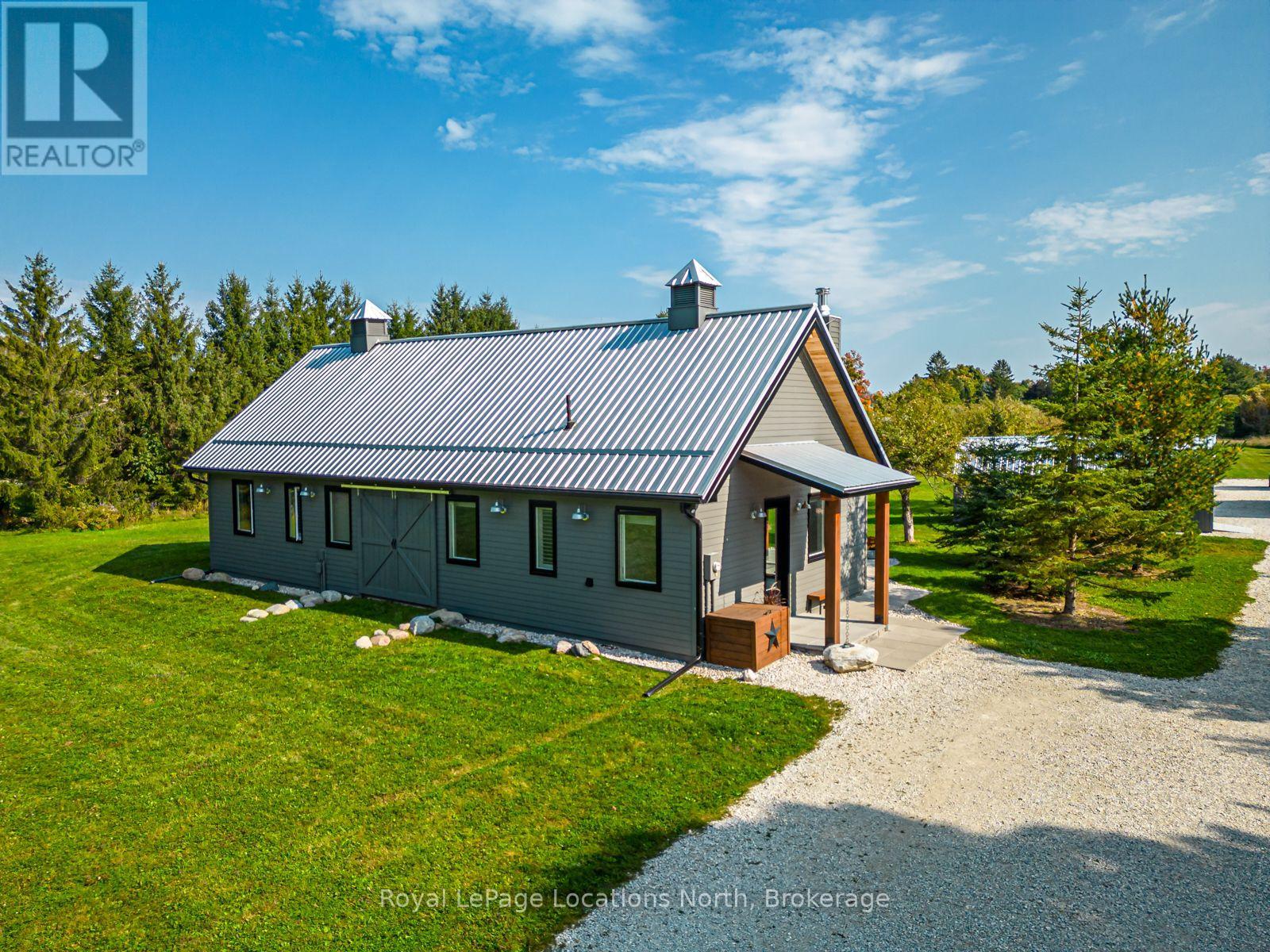 195 Centre Street, Meaford, Ontario  N4L 1E8 - Photo 2 - X12101380