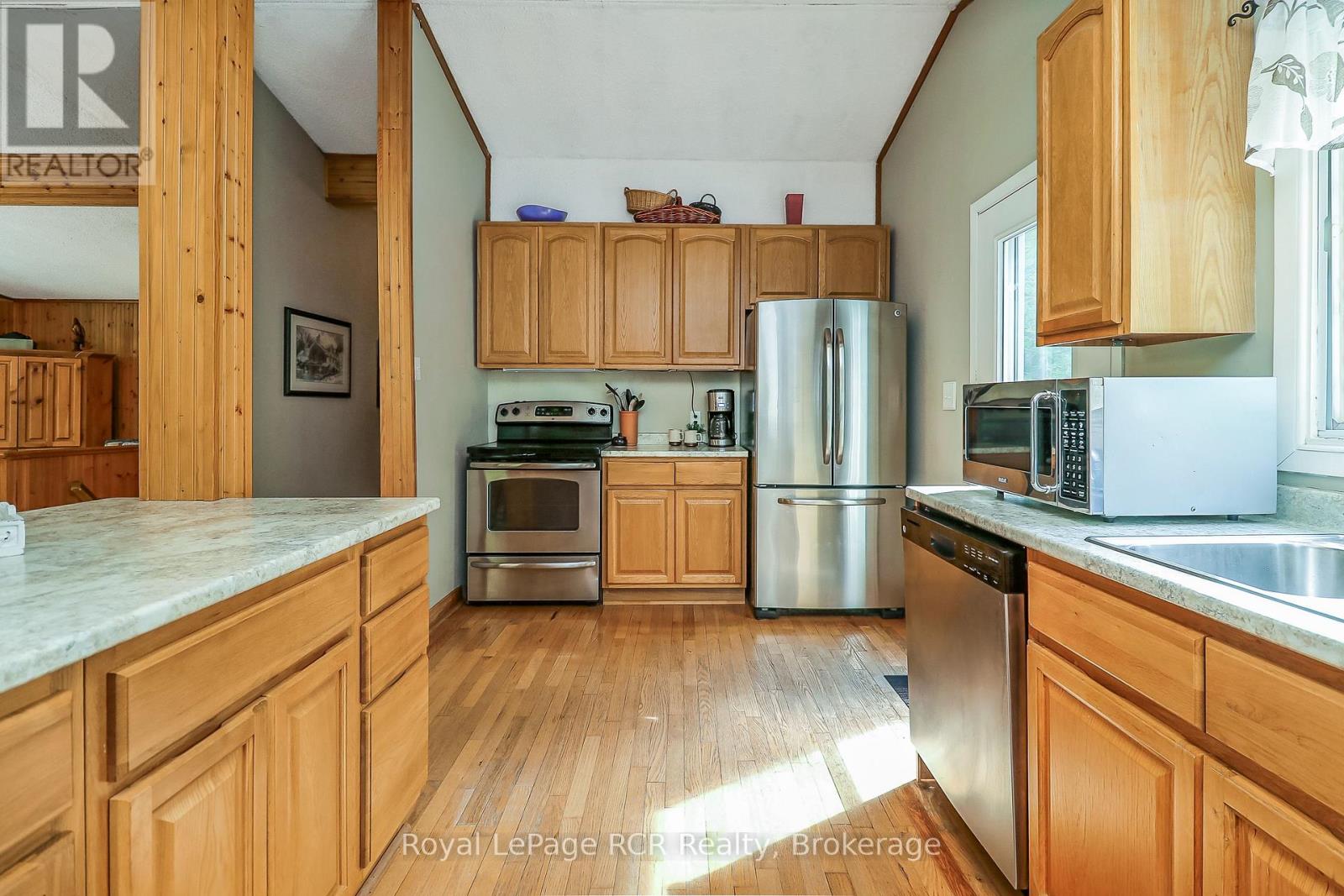 112 Cameron Street, Blue Mountains, Ontario  N0H 2P0 - Photo 16 - X12101669