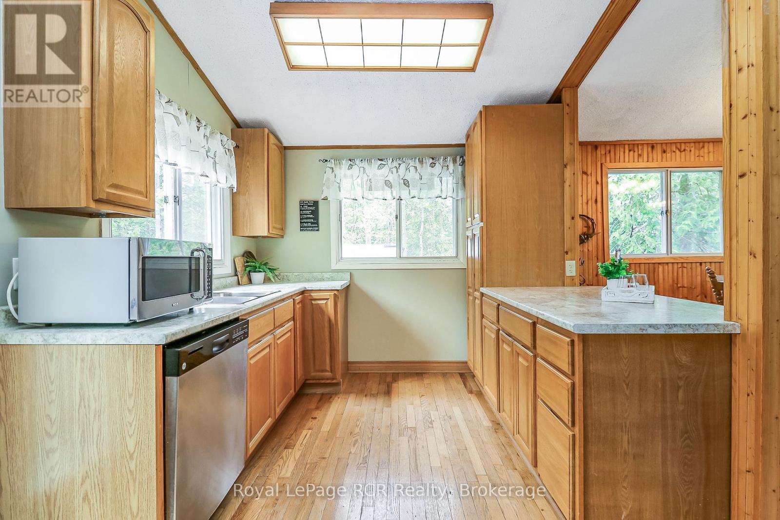 112 Cameron Street, Blue Mountains, Ontario  N0H 2P0 - Photo 17 - X12101669