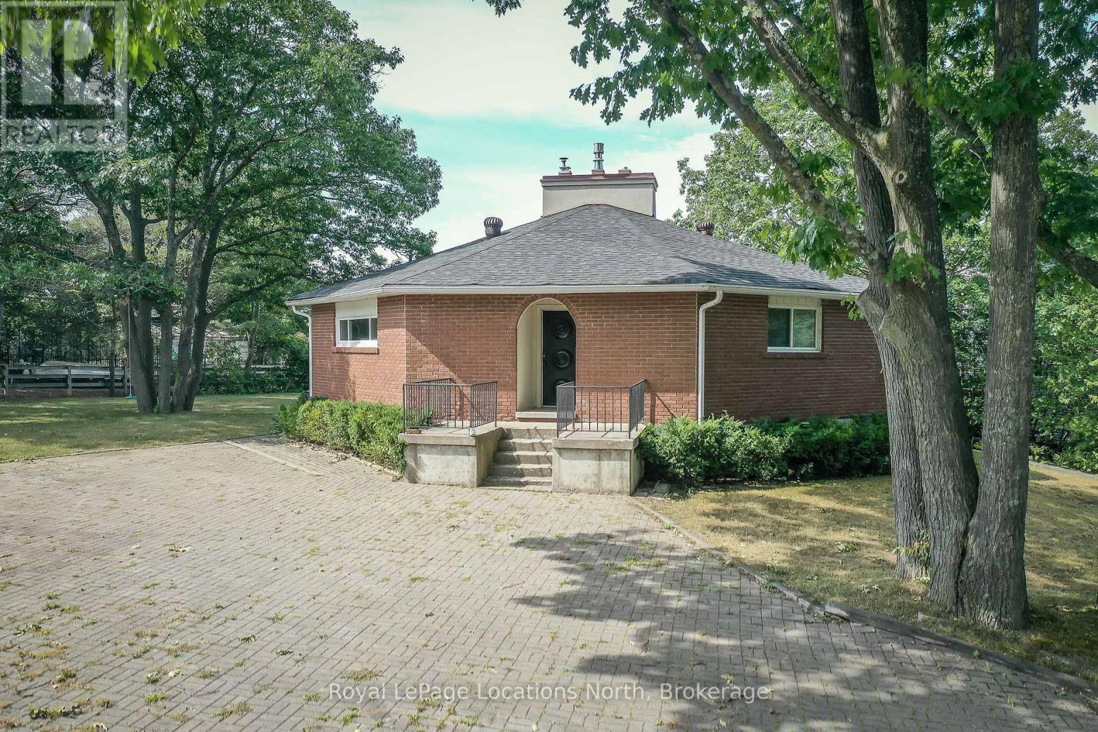 10 SUNSET COURT, Wasaga Beach, Ontario