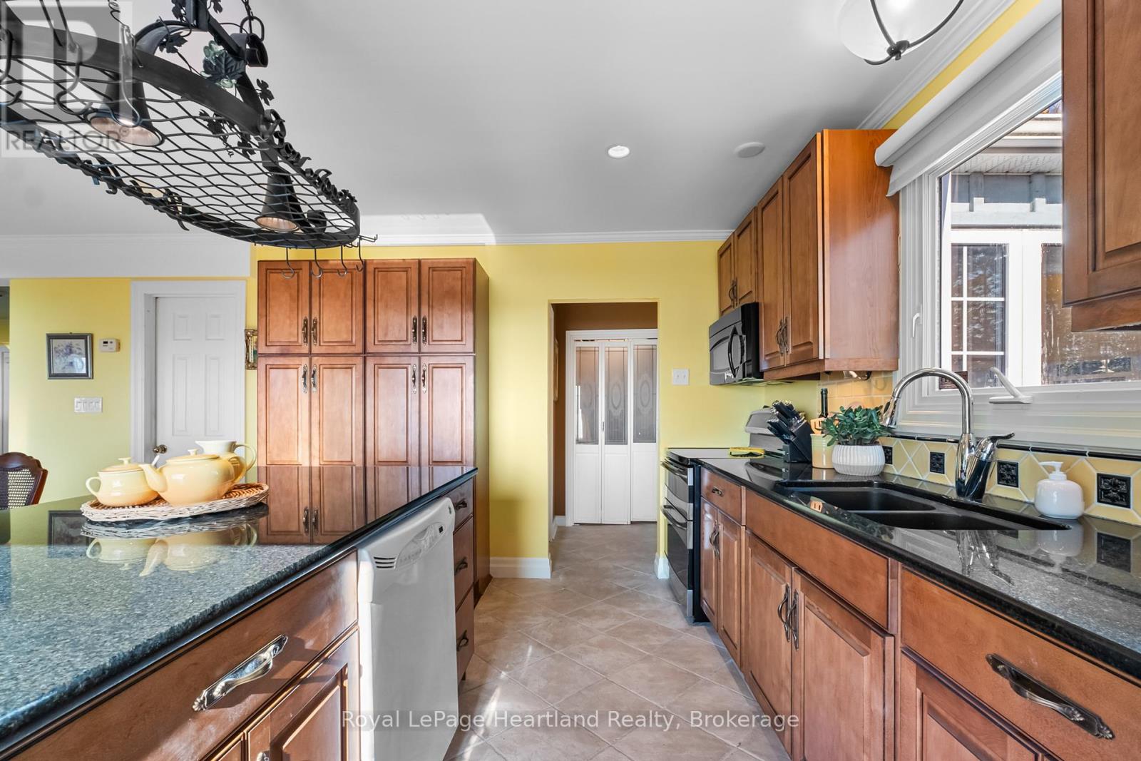 72959 Claudette Drive, Bluewater, Ontario  N0M 2T0 - Photo 16 - X12104301