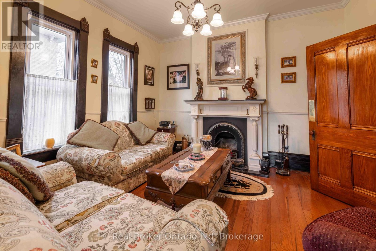 295 Livingstone Avenue N, North Perth, Ontario  N4W 1P8 - Photo 8 - X12107490