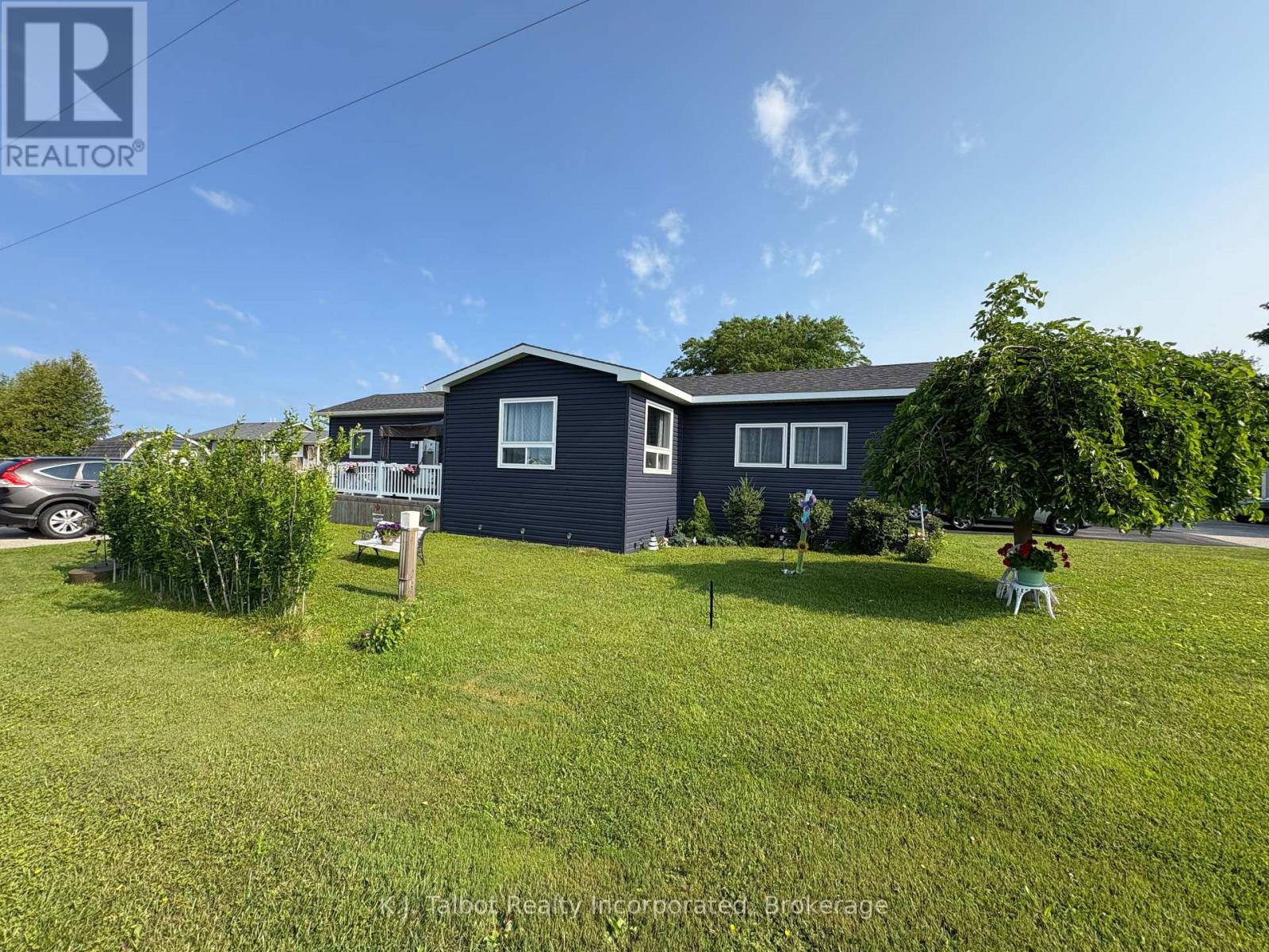 27 Cranberry Drive, Ashfield-Colborne-Wawanosh, Ontario  N7A 3Y3 - Photo 2 - X12108323