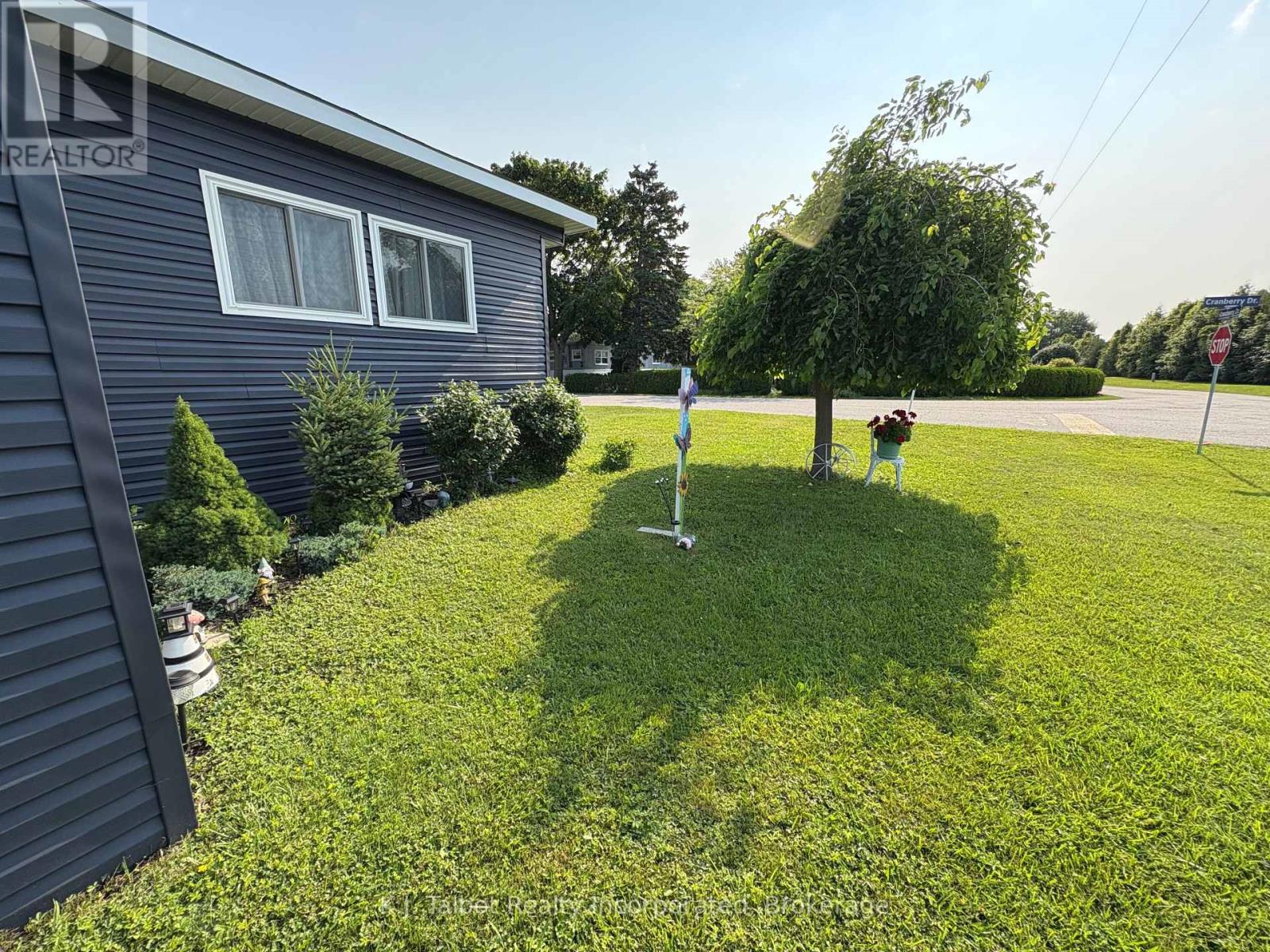 27 Cranberry Drive, Ashfield-Colborne-Wawanosh, Ontario  N7A 3Y3 - Photo 9 - X12108323
