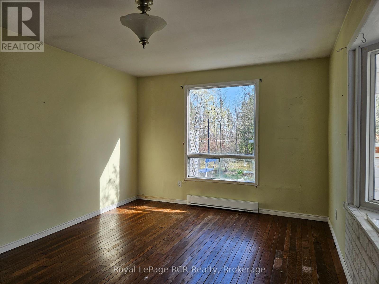 127 Kirk Street, Georgian Bluffs, Ontario  N4K 0G2 - Photo 6 - X12110467