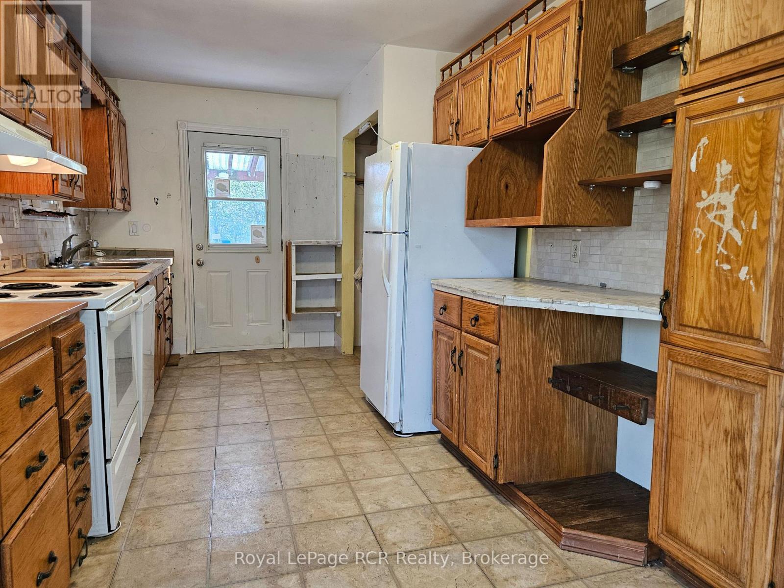 127 Kirk Street, Georgian Bluffs, Ontario  N4K 0G2 - Photo 7 - X12110467