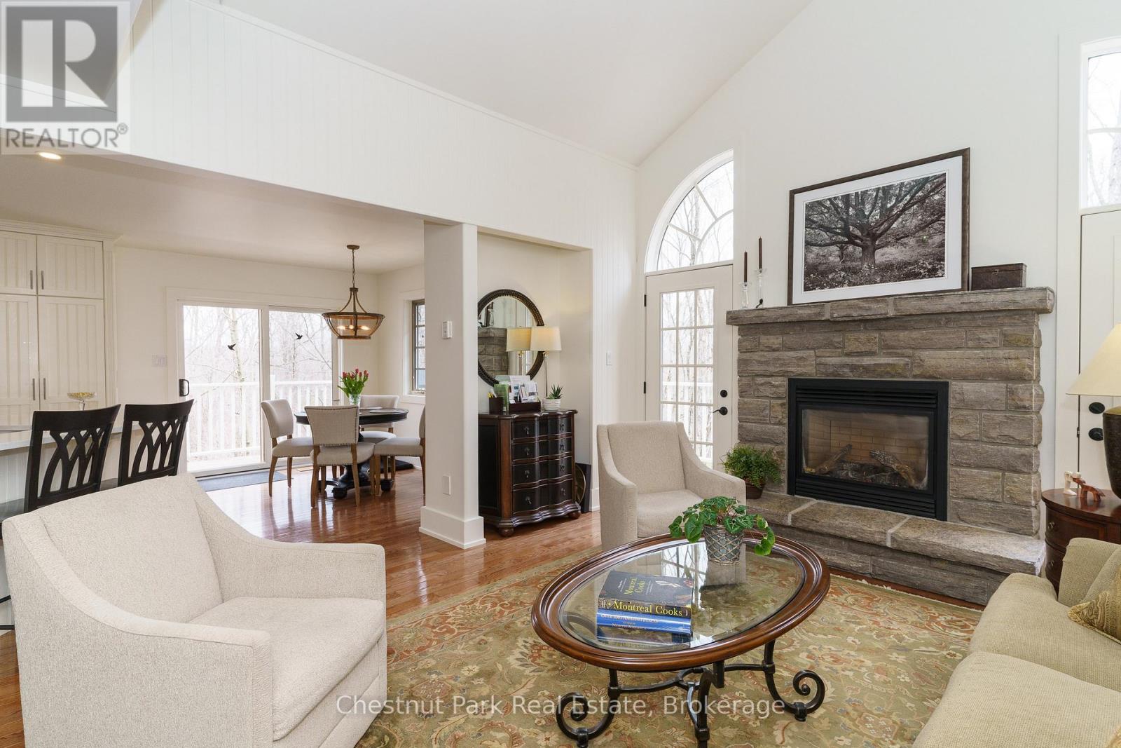 48 Estate Drive, Muskoka Lakes, Ontario  P0B 1J0 - Photo 2 - X12114536