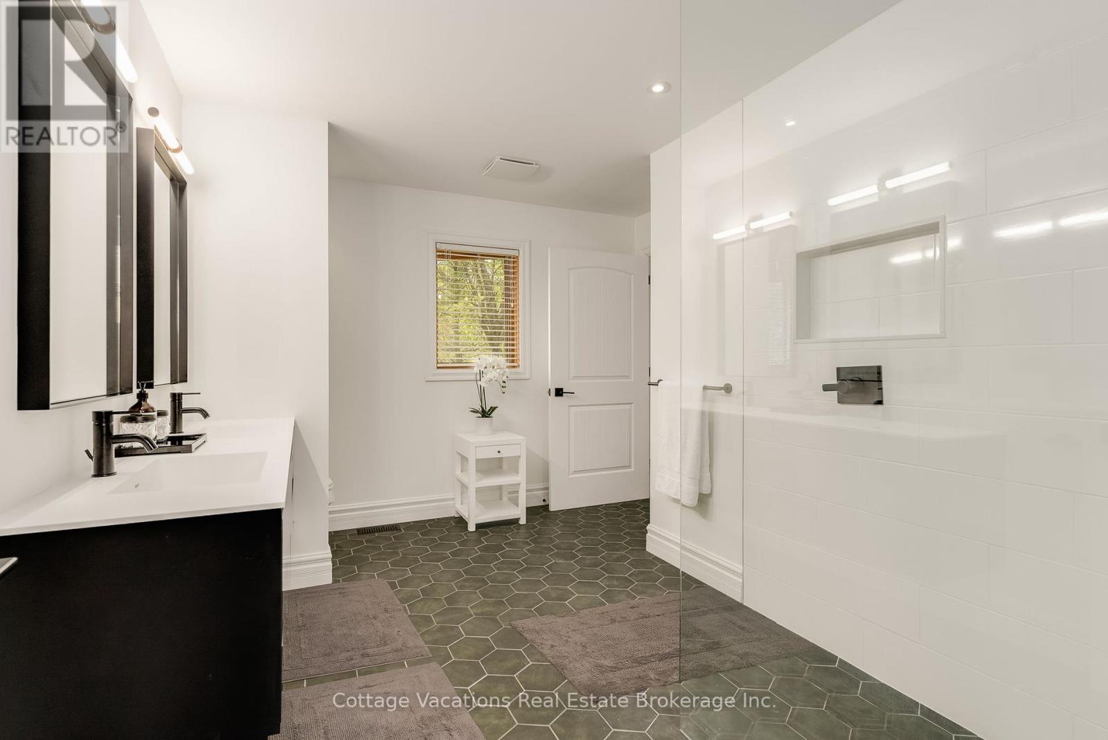 1016 Lawland Heights Road, Gravenhurst, Ontario  P1P 1R2 - Photo 24 - X12114605
