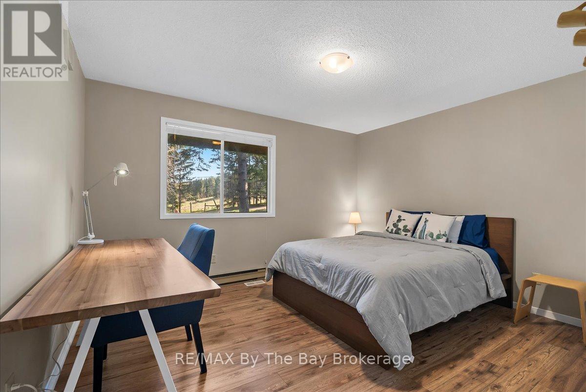 177 Talisman Mountain Drive, Grey Highlands, Ontario  N0C 1G0 - Photo 12 - X12114859