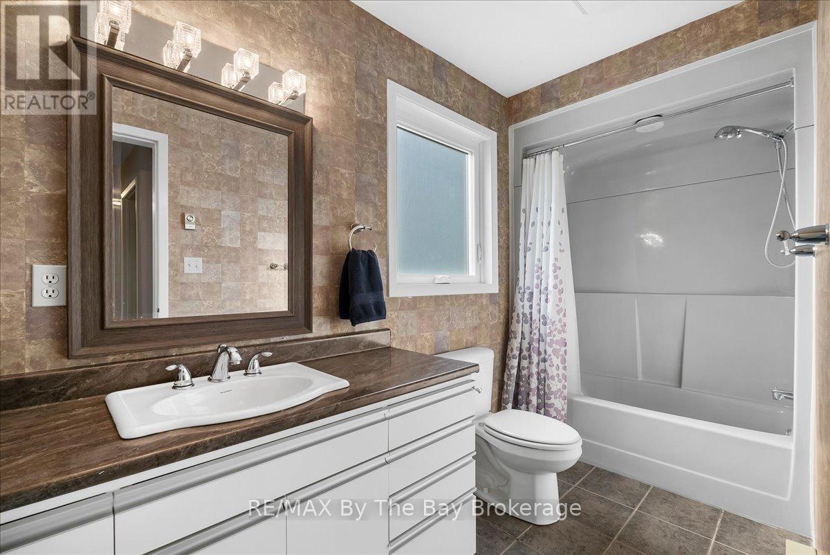 177 Talisman Mountain Drive, Grey Highlands, Ontario  N0C 1G0 - Photo 13 - X12114859