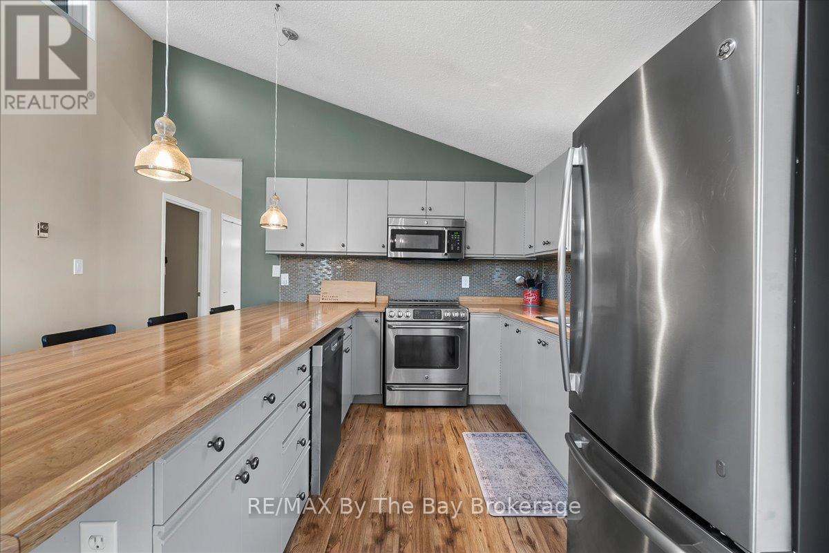 177 Talisman Mountain Drive, Grey Highlands, Ontario  N0C 1G0 - Photo 19 - X12114859