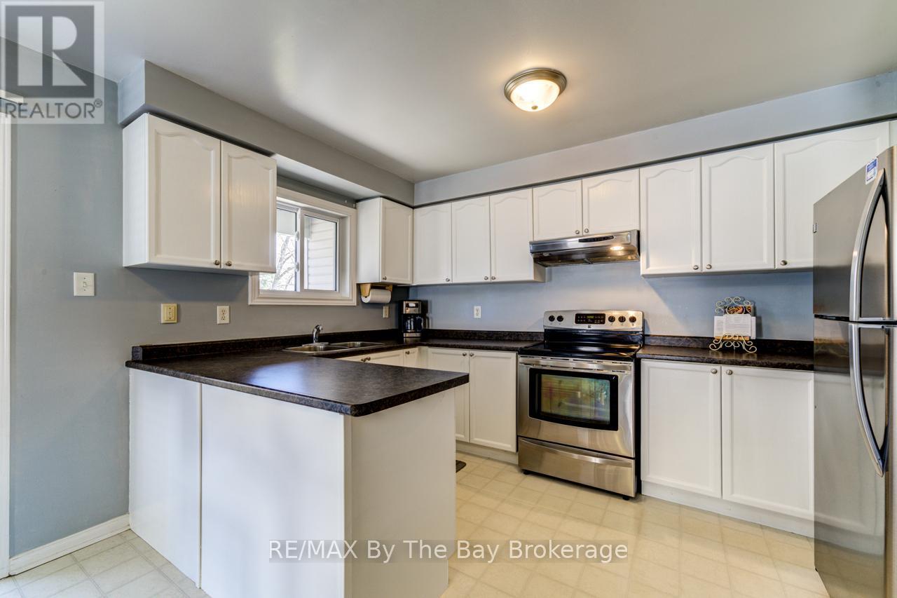 150 Silver Birch Avenue, Wasaga Beach, Ontario  L9Z 1N3 - Photo 17 - S12115318
