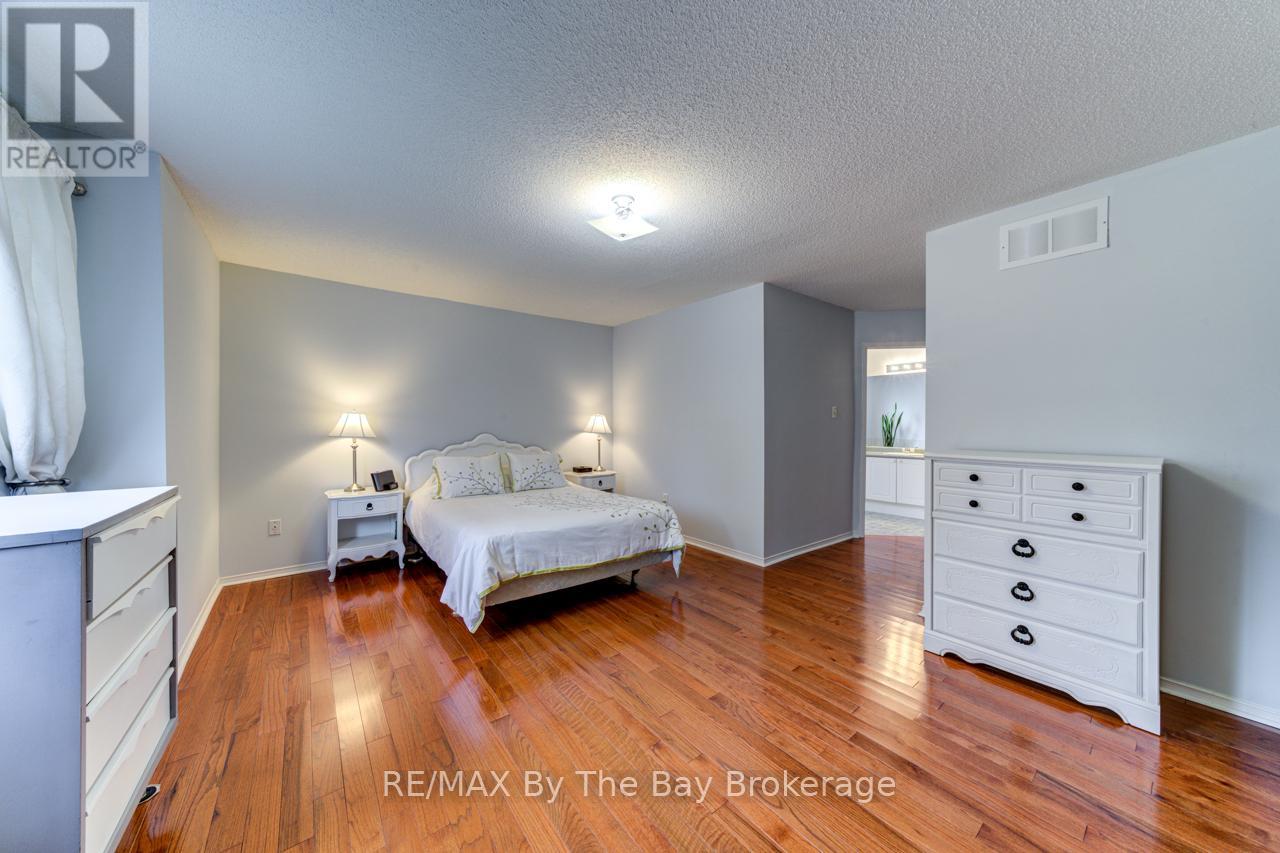 150 Silver Birch Avenue, Wasaga Beach, Ontario  L9Z 1N3 - Photo 21 - S12115318