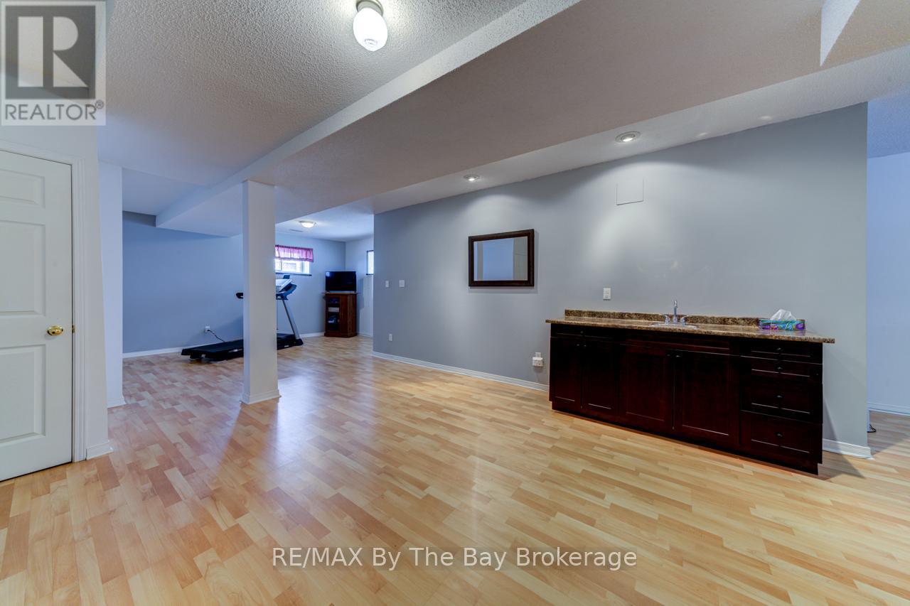 150 Silver Birch Avenue, Wasaga Beach, Ontario  L9Z 1N3 - Photo 29 - S12115318
