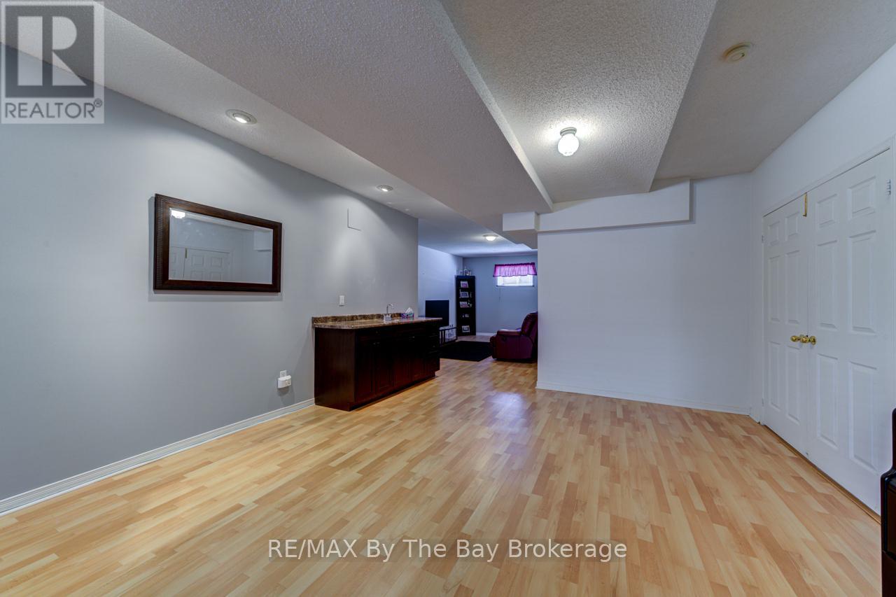 150 Silver Birch Avenue, Wasaga Beach, Ontario  L9Z 1N3 - Photo 33 - S12115318