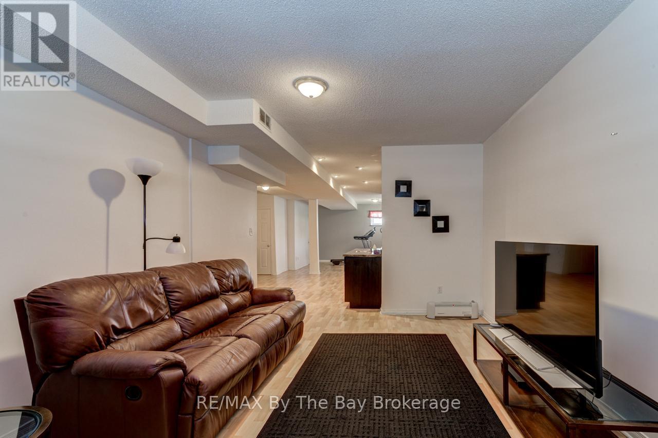 150 Silver Birch Avenue, Wasaga Beach, Ontario  L9Z 1N3 - Photo 36 - S12115318