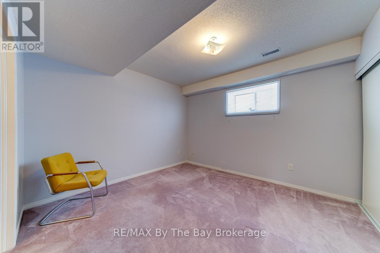 150 Silver Birch Avenue, Wasaga Beach, Ontario  L9Z 1N3 - Photo 37 - S12115318