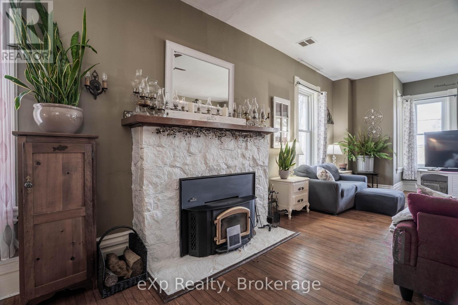352 Berford Street, South Bruce Peninsula, Ontario  N0H 2T0 - Photo 10 - X12116022