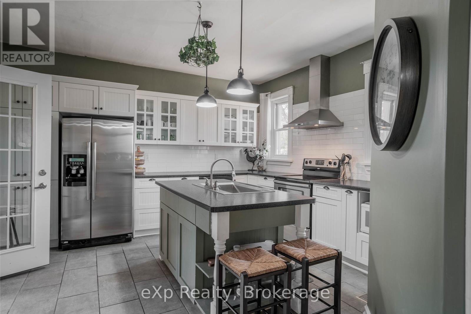 352 Berford Street, South Bruce Peninsula, Ontario  N0H 2T0 - Photo 19 - X12116022