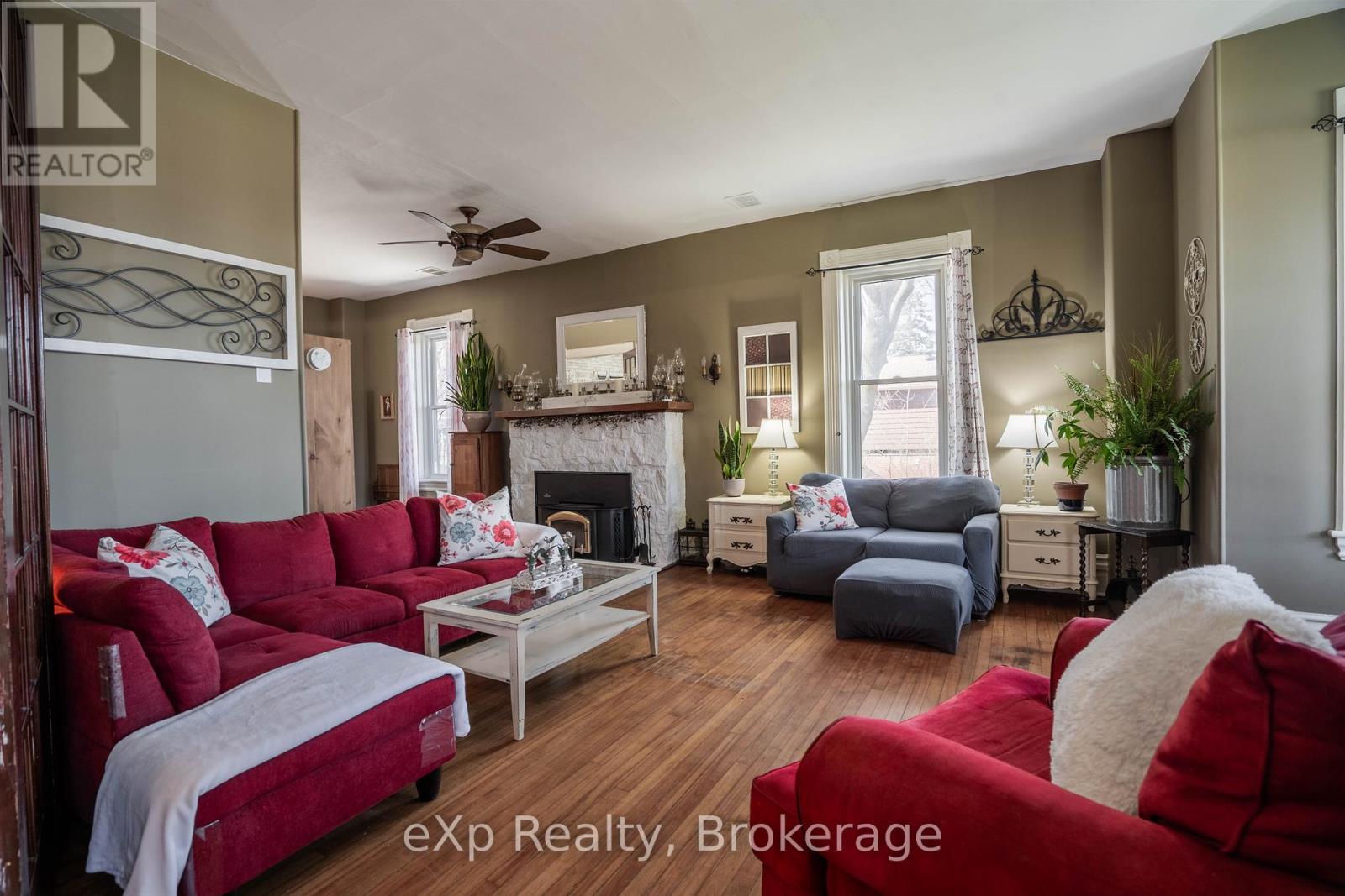 352 Berford Street, South Bruce Peninsula, Ontario  N0H 2T0 - Photo 6 - X12116022