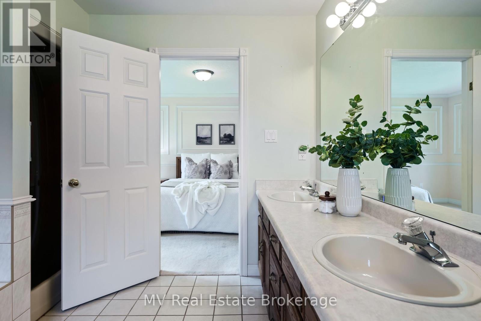 5 Amalia Crescent, Centre Wellington, Ontario  N0B 1J0 - Photo 35 - X12116467