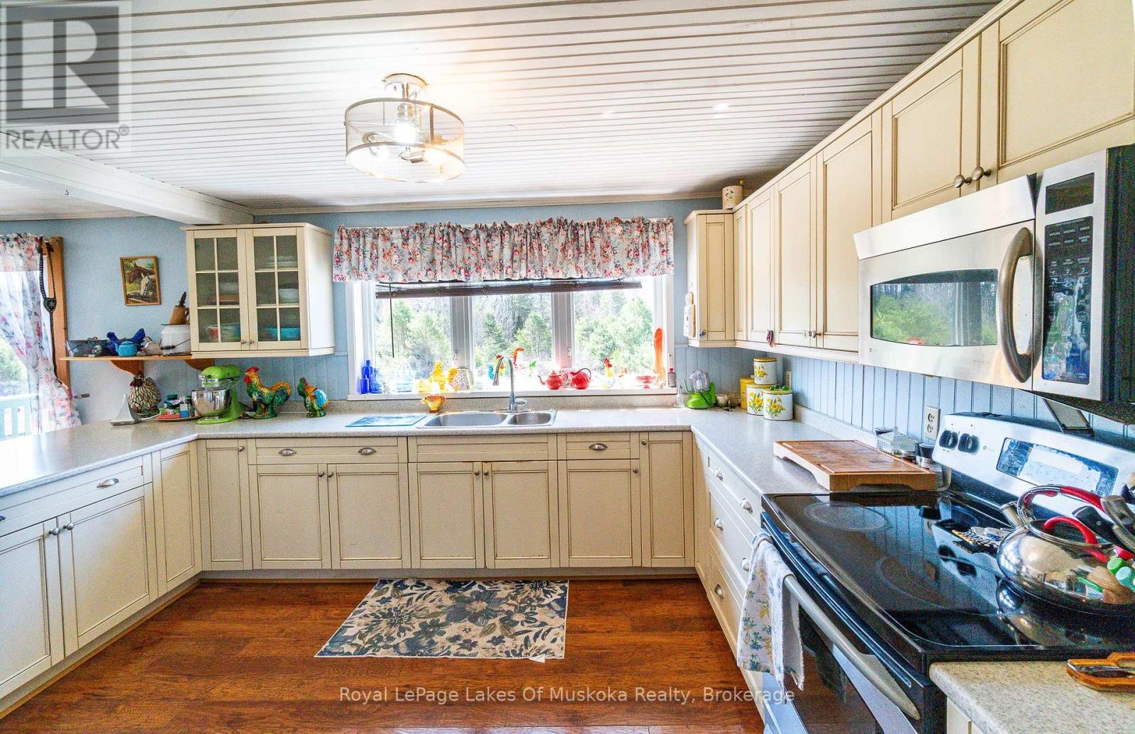 404 Stisted Road, Ryerson, Ontario  P0A 1C0 - Photo 4 - X12117497